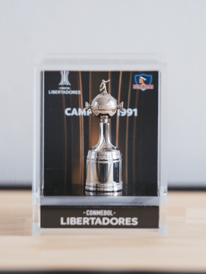 Replica Copa Libertadores Colo Colo Acrilic Box 6 cms1