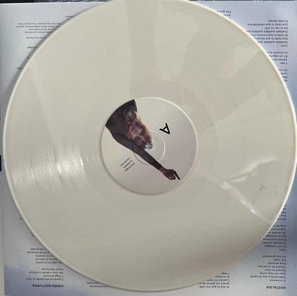 Nicole claroscuro Vinilo3