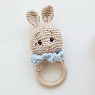 Sonajero Crochet Conejo Beige/Celeste1