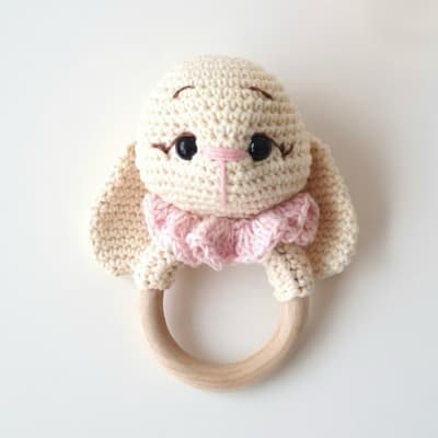 Sonajero Crochet Conejo Beige/Rosado1