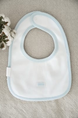 Babero Celeste Listado