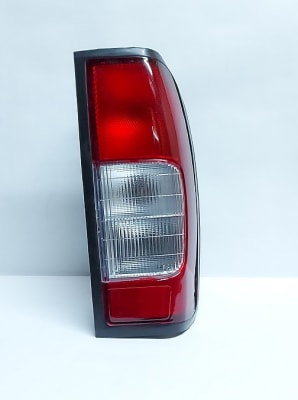FAROL TRASERO DERECHO NISSAN TERRANO