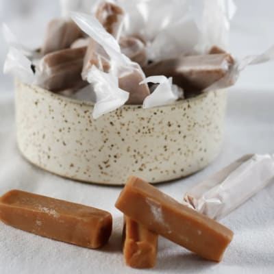 Calugas artesanales de leche y nuez