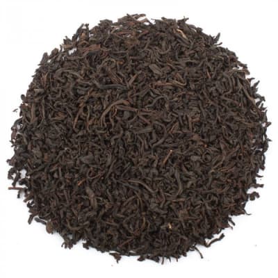 Té negro en hojas
