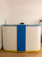 Recepción encimera y frente curvo RCP-05