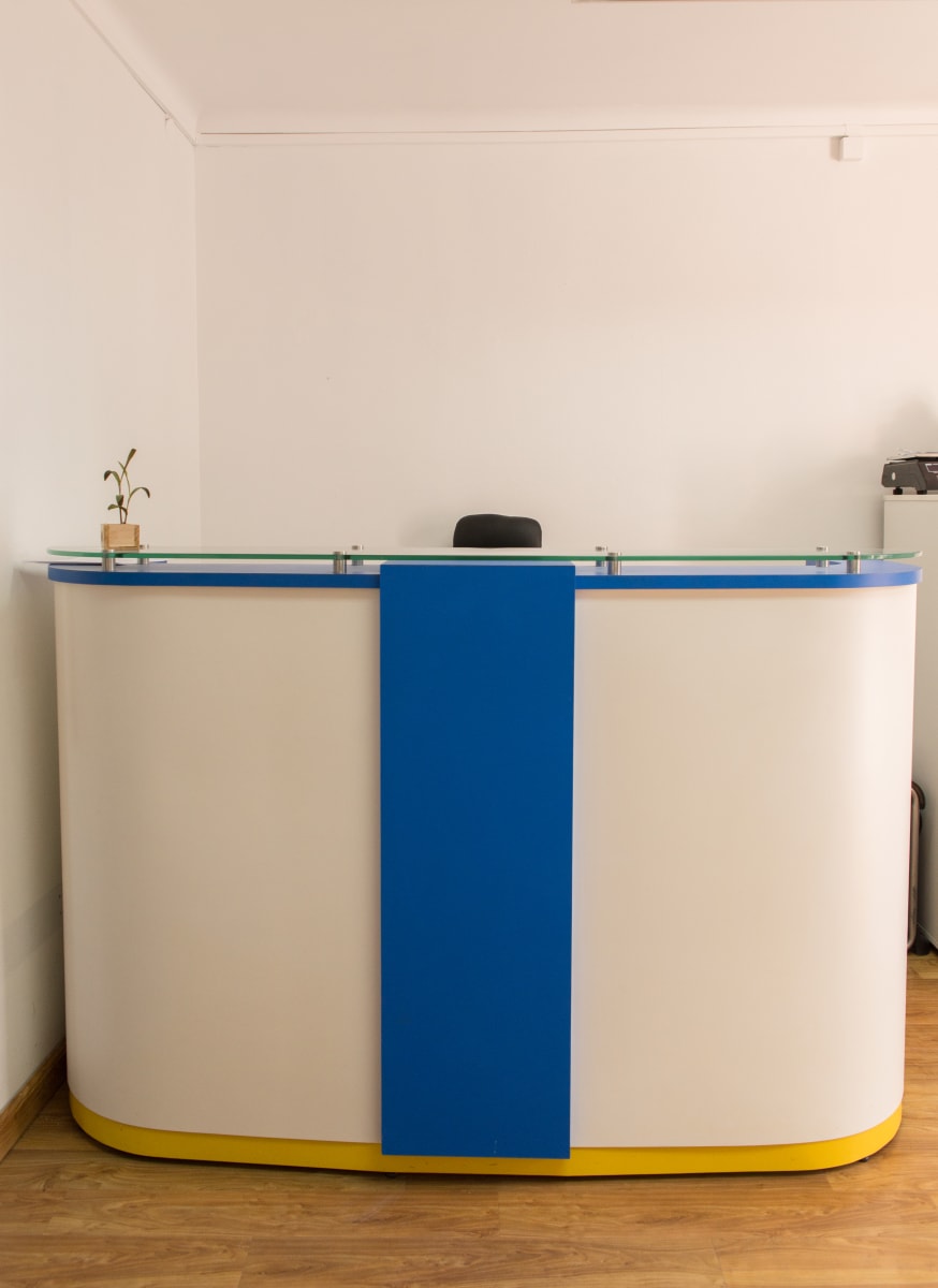 Recepción encimera y frente curvo RCP-051