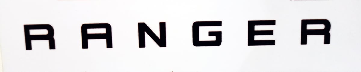 EMBLEMA ADHESIVO PORTALON FORD RANGER 2013-2019 | Comercial Autotrack