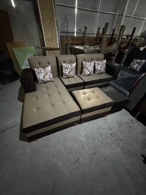 JUEGO SALA MUÑOZ CAMA COFRE 3 PIEZAS +PUFF + MESA CENTRO1