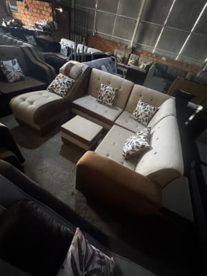 JUEGO SALA MUÑOZ CAMA CHICO4 PIEZAS + MESA CENTRO