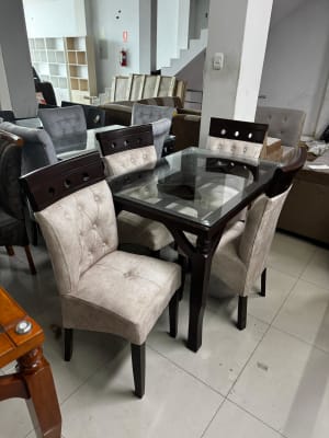 COMEDOR RECTANGULAR NOGAL RAFA 4 SILLA COPETA MESA VIDRIO PATA TORNEADA F601