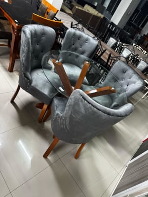 COMEDOR REDONDO NATURAL RAFA 4 SILLA FARAON MESA VIDRIO PATAS ASTERISCO 100X100CM F701