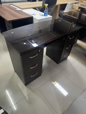 ESCRITORIO MELAMINA RAFA 120CM VARON TABLERO VIDRIO3