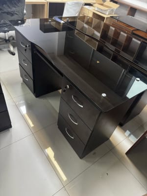 ESCRITORIO MELAMINA RAFA 140 VARON TABLERO VIDRIO