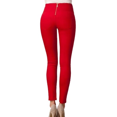 CALZA ROJA CON BOLSILLOS Y CIERRE ATRÁS