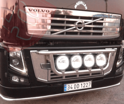 BARRA INFERIOR PORTA FOCOS INOX VOLVO FH FM 2004/2014