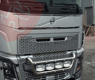 BARRA INFERIOR PORTA FOCOS INOX VOLVO FH 2015 2022
