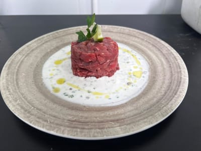 Crudo de Filete con Salsa Griega