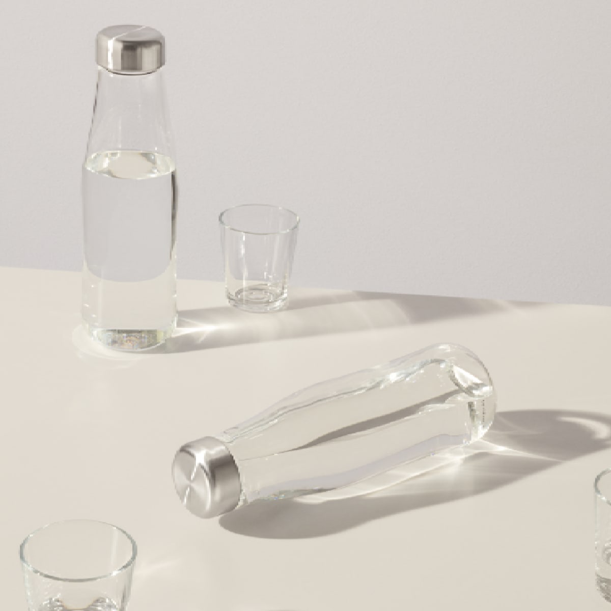 Jarra de agua con tapa de metal - 1,3 L2