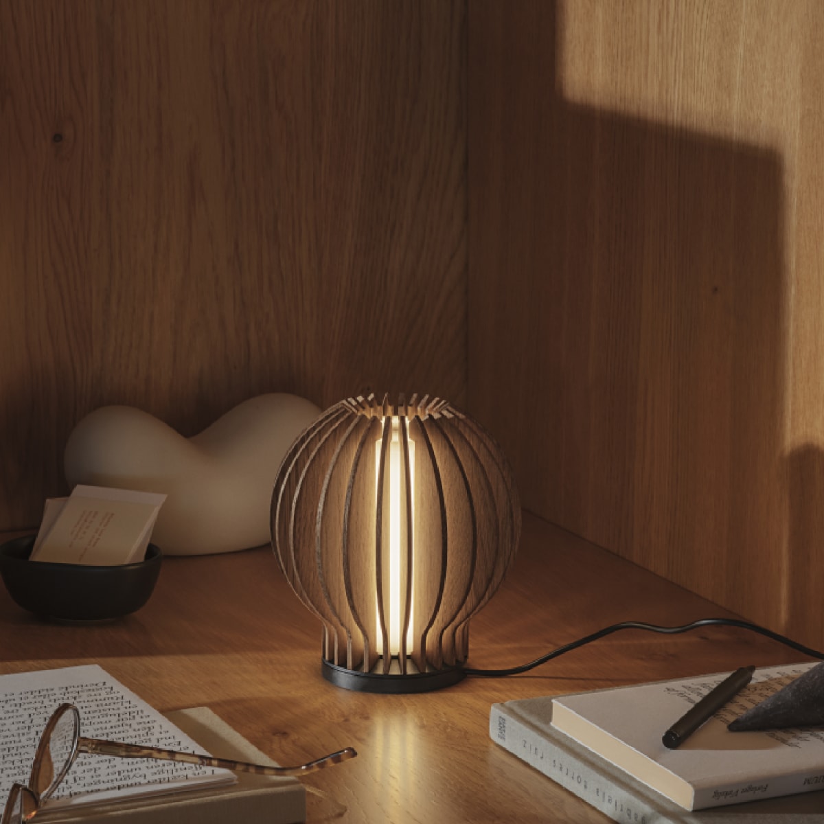 Lámpara Radiant redonda LED - Roble Ahumado7