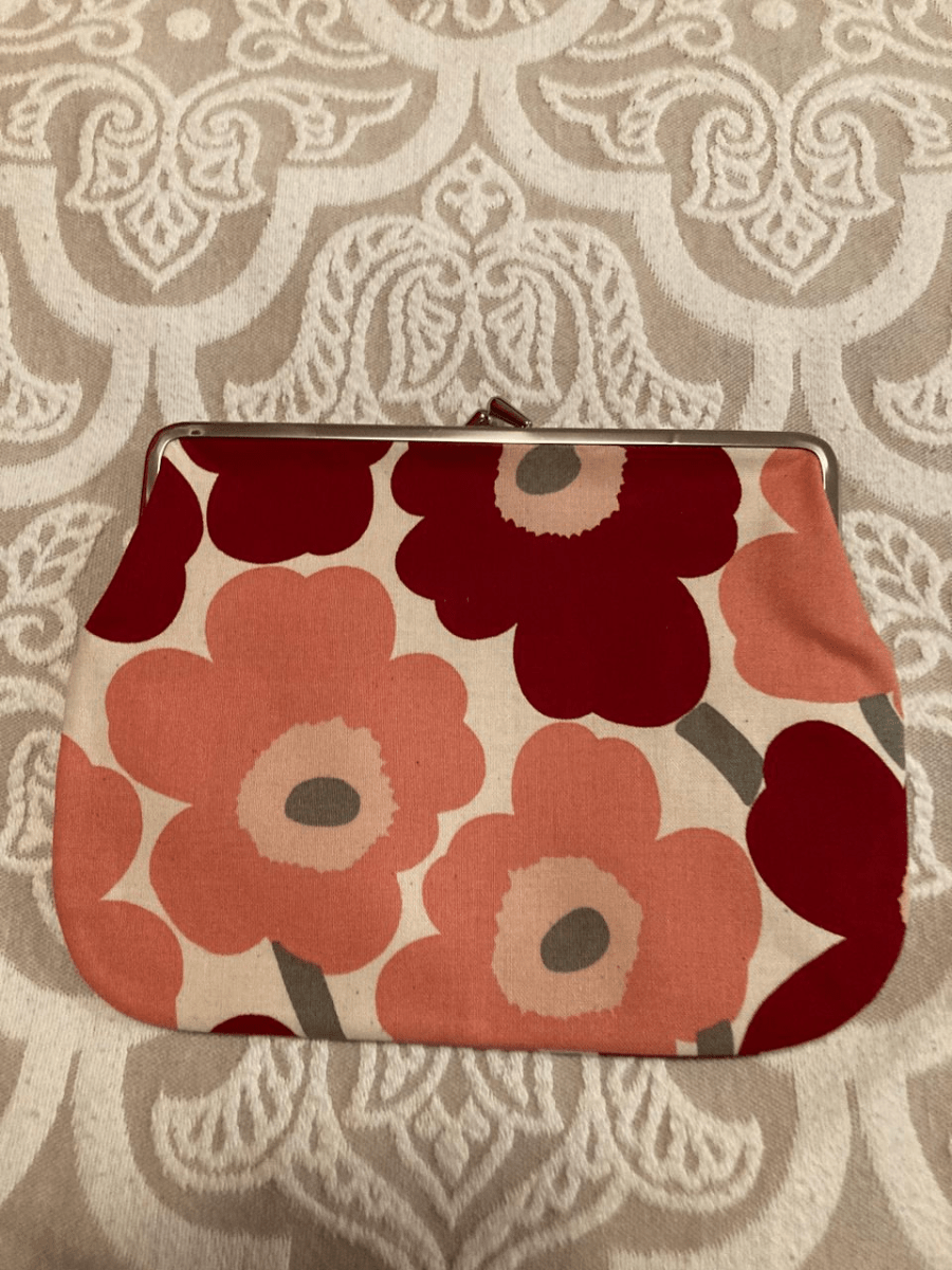 ESTUCHE - PUOLIKAS KUKKARO - Cereza oscuro3