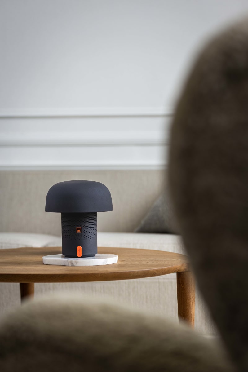 Lámpara Portátil Sensa Play con Parlante JBL - Anthracite11
