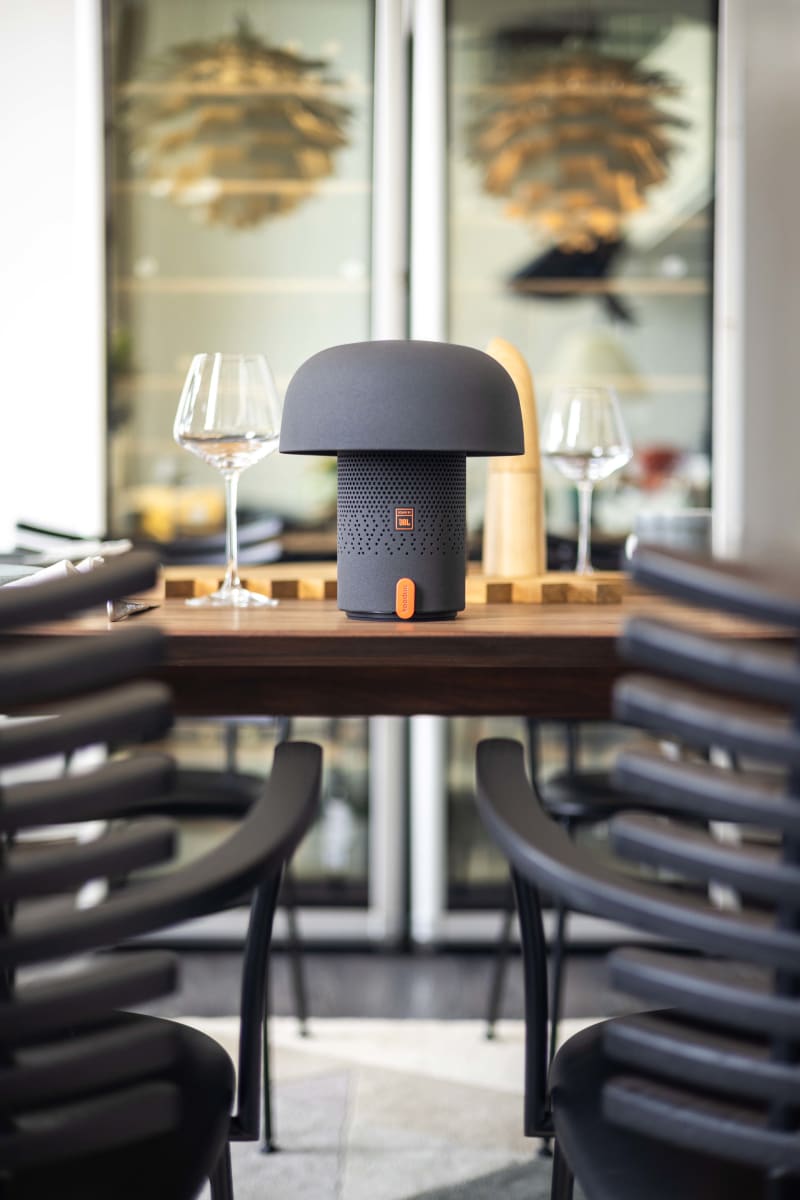 Lámpara Portátil Sensa Play con Parlante JBL - Anthracite12