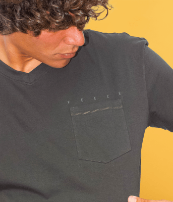 V NECK POCKET ESSENTIAL COFFE