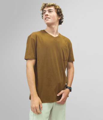 V NECK POCKET ESSENTIAL