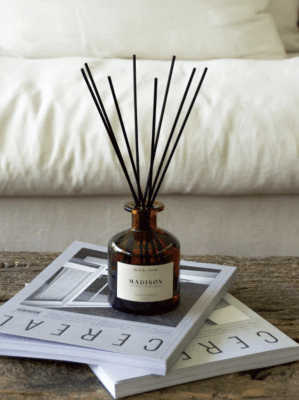 DIFUSOR VARITAS SAINT SANDAL AMBAR 150 ML MADISON