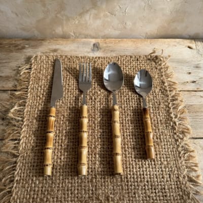 CUCHILLERIA BAMBU EN CAJA X4