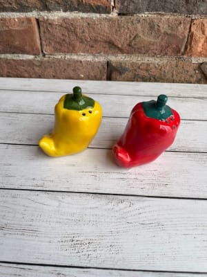 SALEROS CON FORMA DE PIMIENTOS