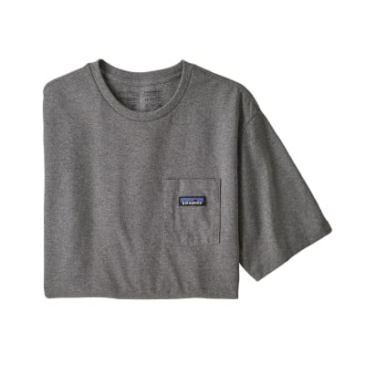 Polera Patagonia Hombre P-6 Label Pocket Responsibili-Tee Gris1
