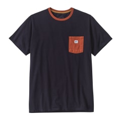 Polera Hombre Shop Sticker Pocket Responsibili-Tee®