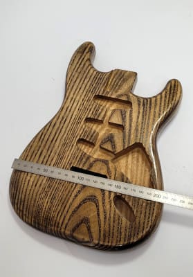 Mini Cuerpo a Escala Guitarra Electrica Strato en Ash Canadiense Color Black Walnut