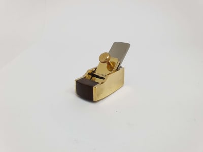 Mini Cepillo de Bronce-Ebano de 45 mm con Base Curva1