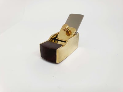 Mini Cepillo de Bronce-Ebano de 62 mm con Base Curva1