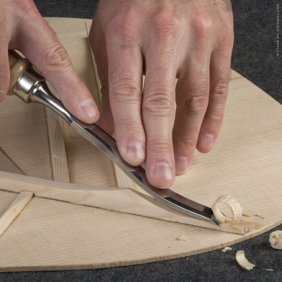 Formon Carpintero Two Cherries 1051 en Forma de S  de 16 mm de ancho2