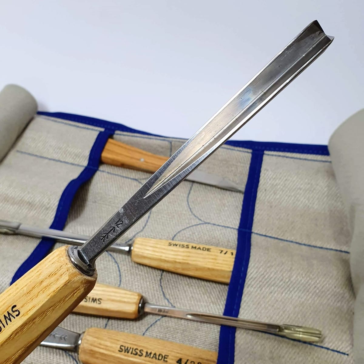 Set Ro 8 Pfeil de 7 Gubias y 1 Cuchillo con Estuche Roll-Up de Lona para Tallado en Madera7