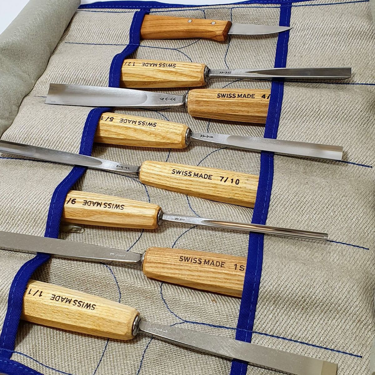 Set Ro 8 Pfeil de 2 Formones 5 Gubias y 1 Cuchillo con Estuche Roll-Up de Lona para Tallado en Madera2