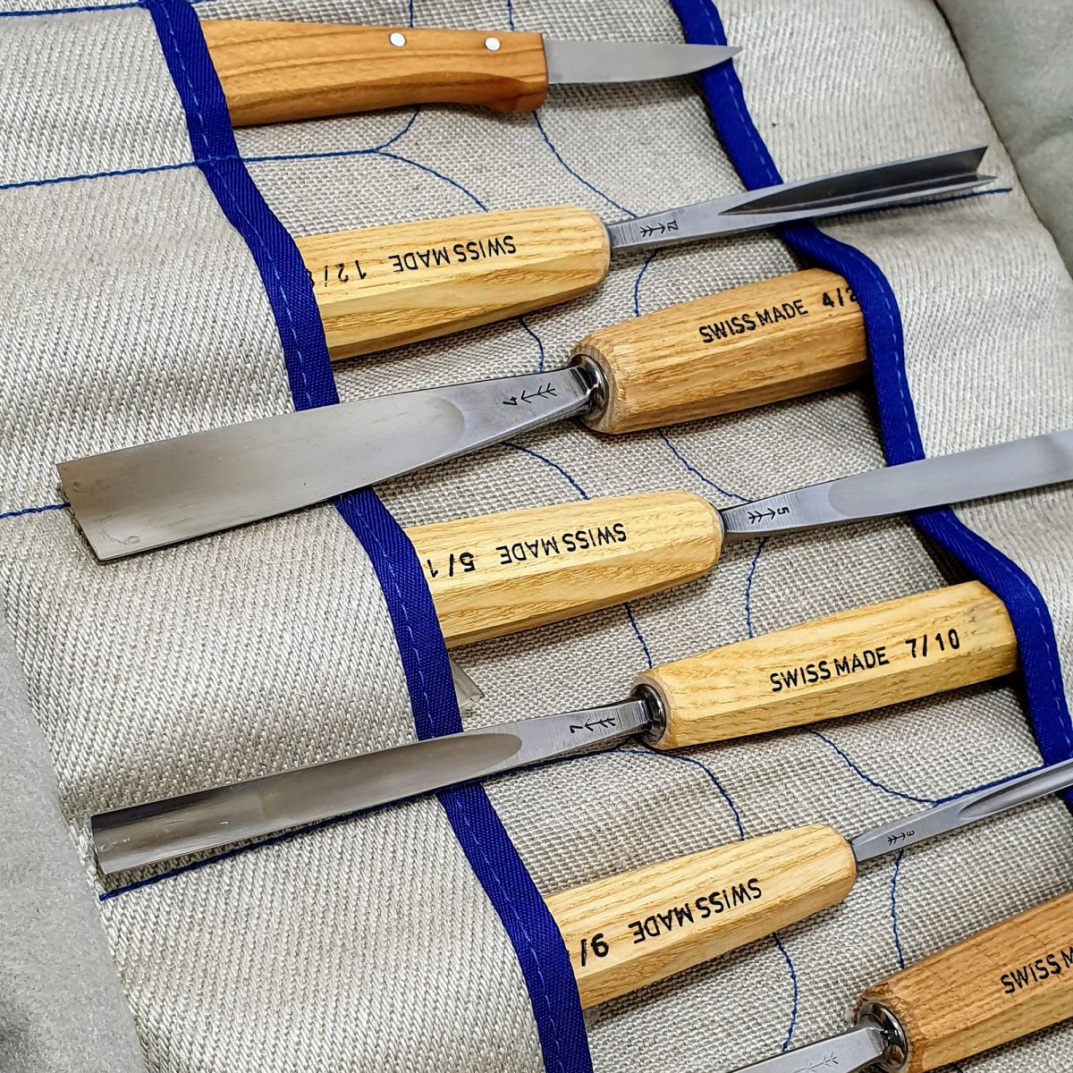Set Ro 8 Pfeil de 7 Gubias y 1 Cuchillo con Estuche Roll-Up de Lona para Tallado en Madera4