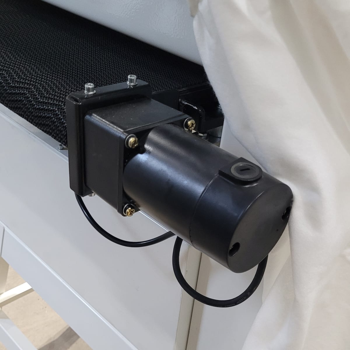 Máquina Lijadora Calibradora de Tambor con Banda de Goma Reforzada 3 HP Motor3