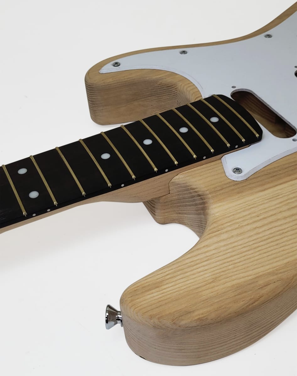Kit LBLuthier de Guitarra Eléctrica Tipo Strato Mod: A Cap: S-S-S Hardware Gotoh® Incluido12