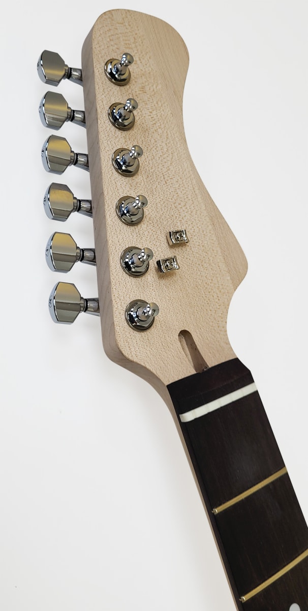 Kit LBLuthier de Guitarra Eléctrica Tipo Strato Mod: A Cap: S-S-S Hardware Gotoh® Incluido5