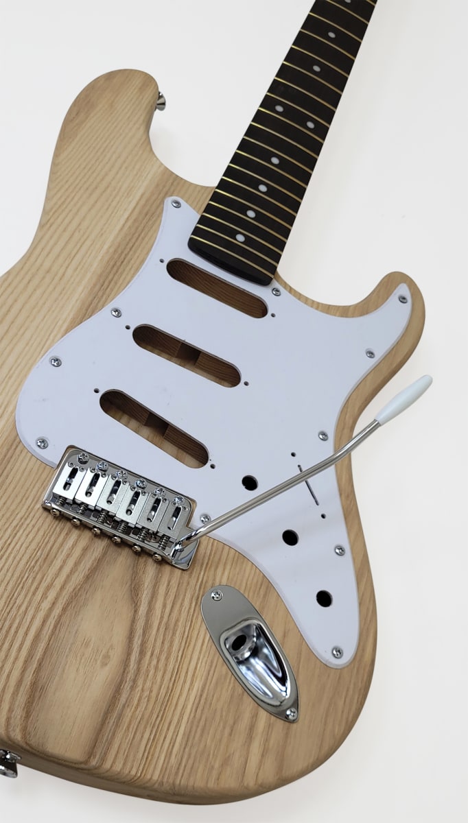 Kit LBLuthier de Guitarra Eléctrica Tipo Strato Mod: A Cap: S-S-S Hardware Gotoh® Incluido10