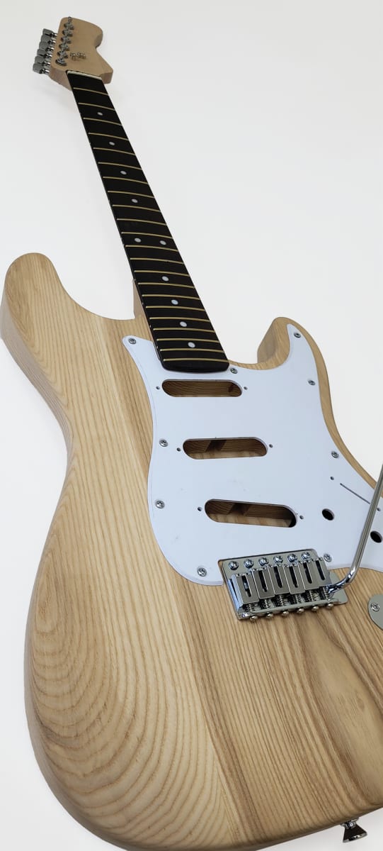 Kit LBLuthier de Guitarra Eléctrica Tipo Strato Mod: A Cap: S-S-S Hardware Gotoh® Incluido7