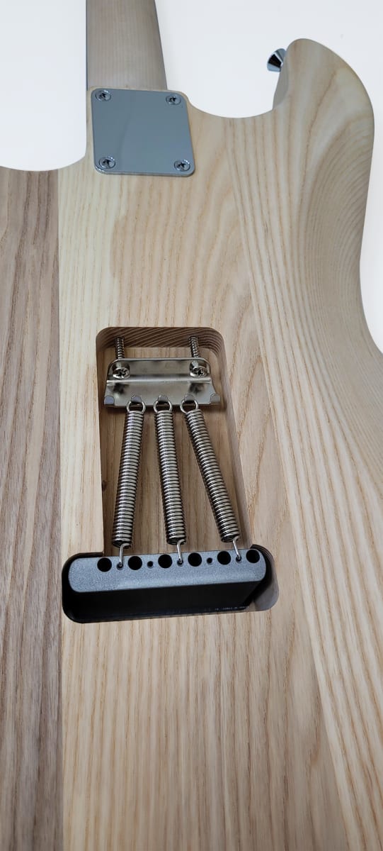 Kit LBLuthier de Guitarra Eléctrica Tipo Strato Mod: B Cap: H-H Hardware Gotoh® Incluido21