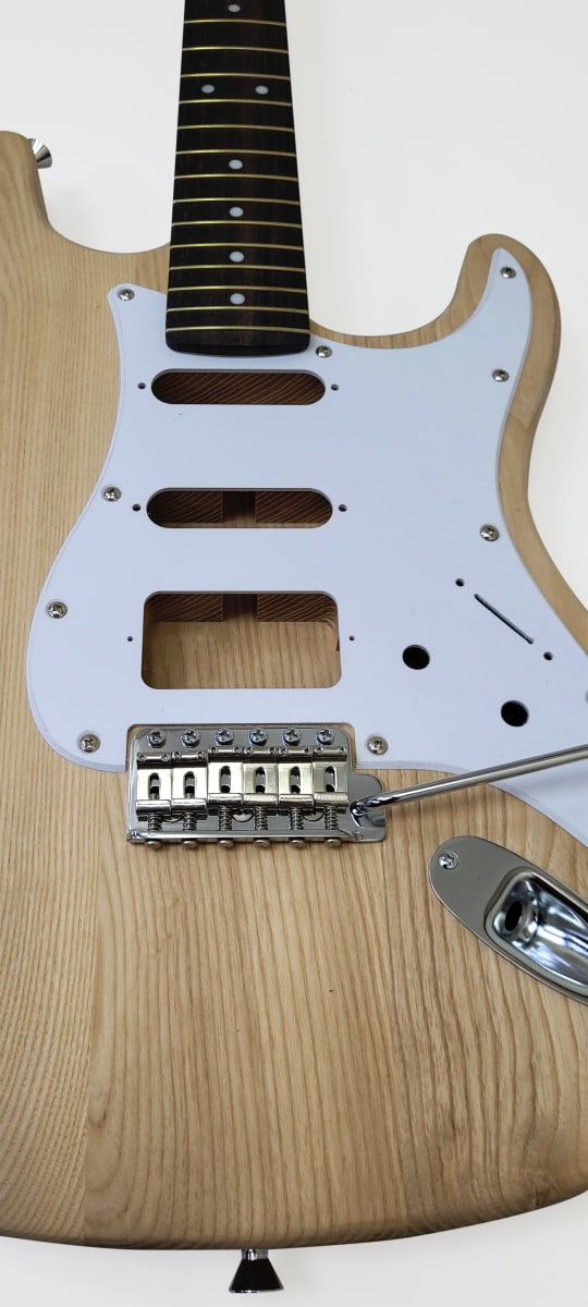 Kit LBLuthier de Guitarra Eléctrica Tipo Strato Mod: C Cap: H-S-S Hardware Gotoh® Incluido6