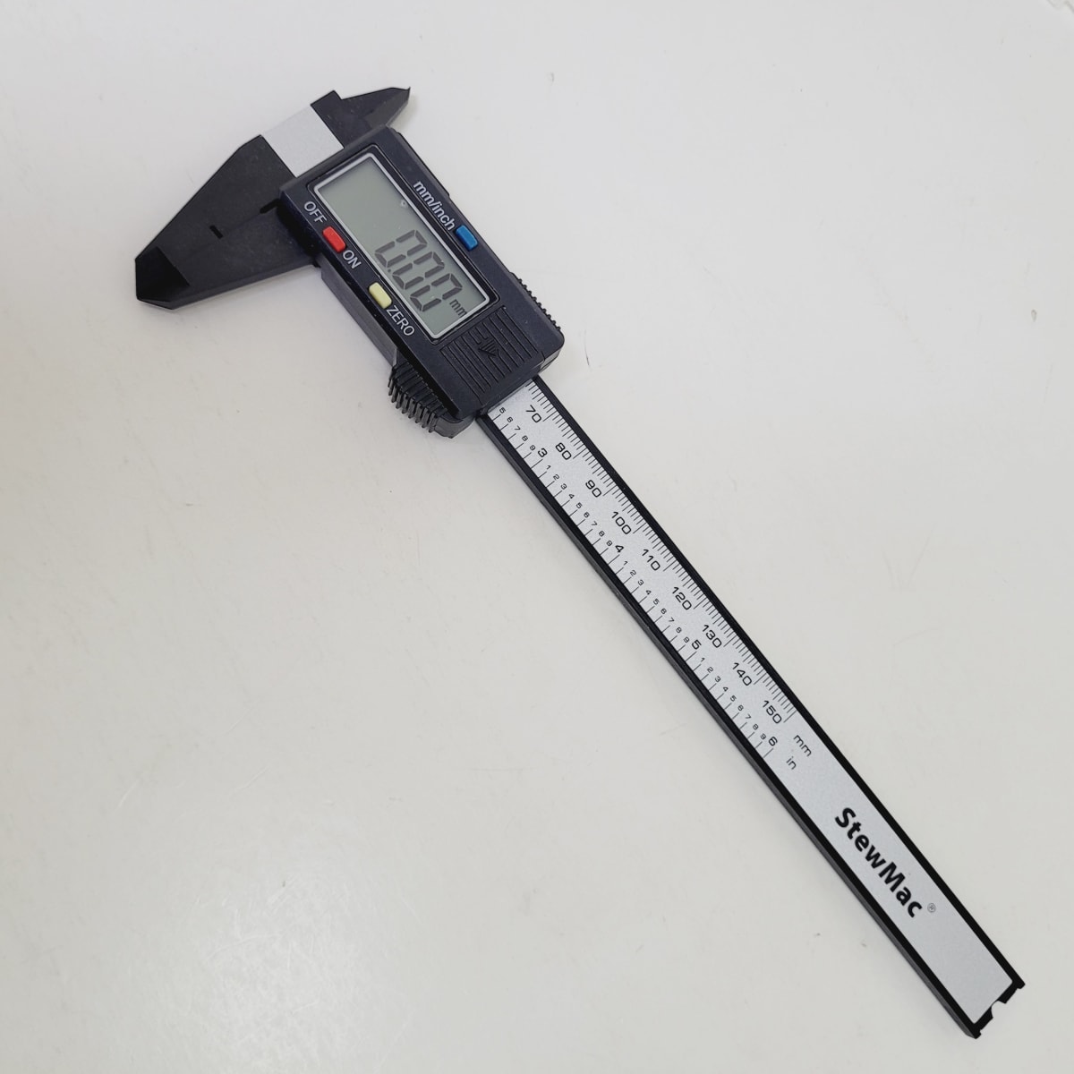 Pie de Metro de Precisión Milimetro y Pulgada Featherweight Digital Caliper Item # 10447