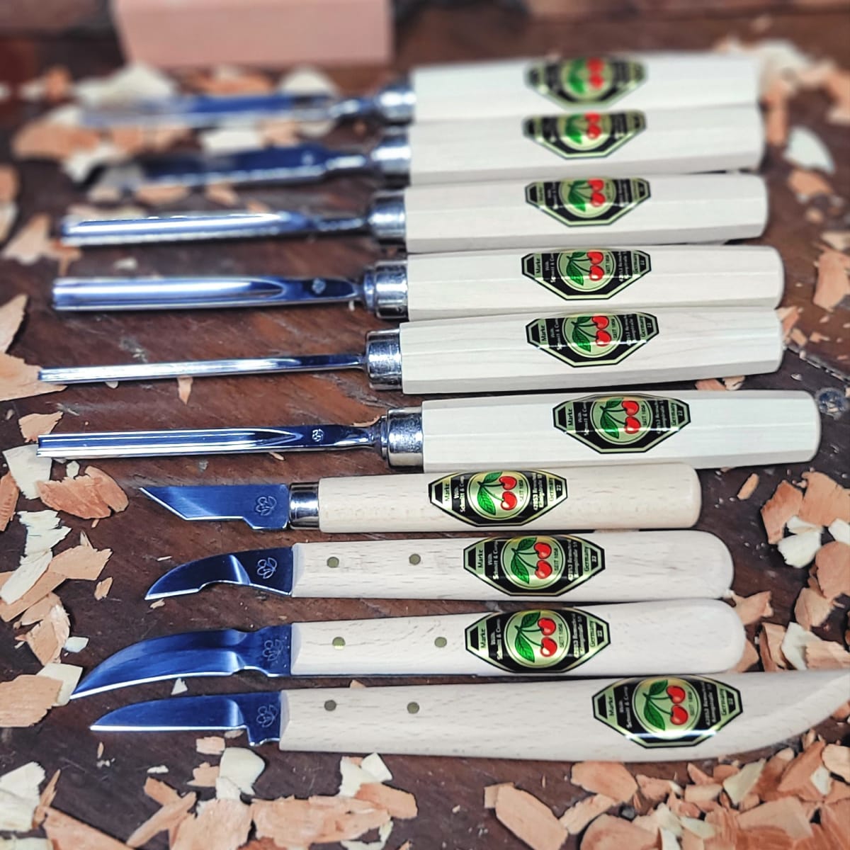 Set 3441 HK de 6 Mini Gubias 4 Cuchillos y 1 Piedra Two Cherries para Xilografia y Tallado19