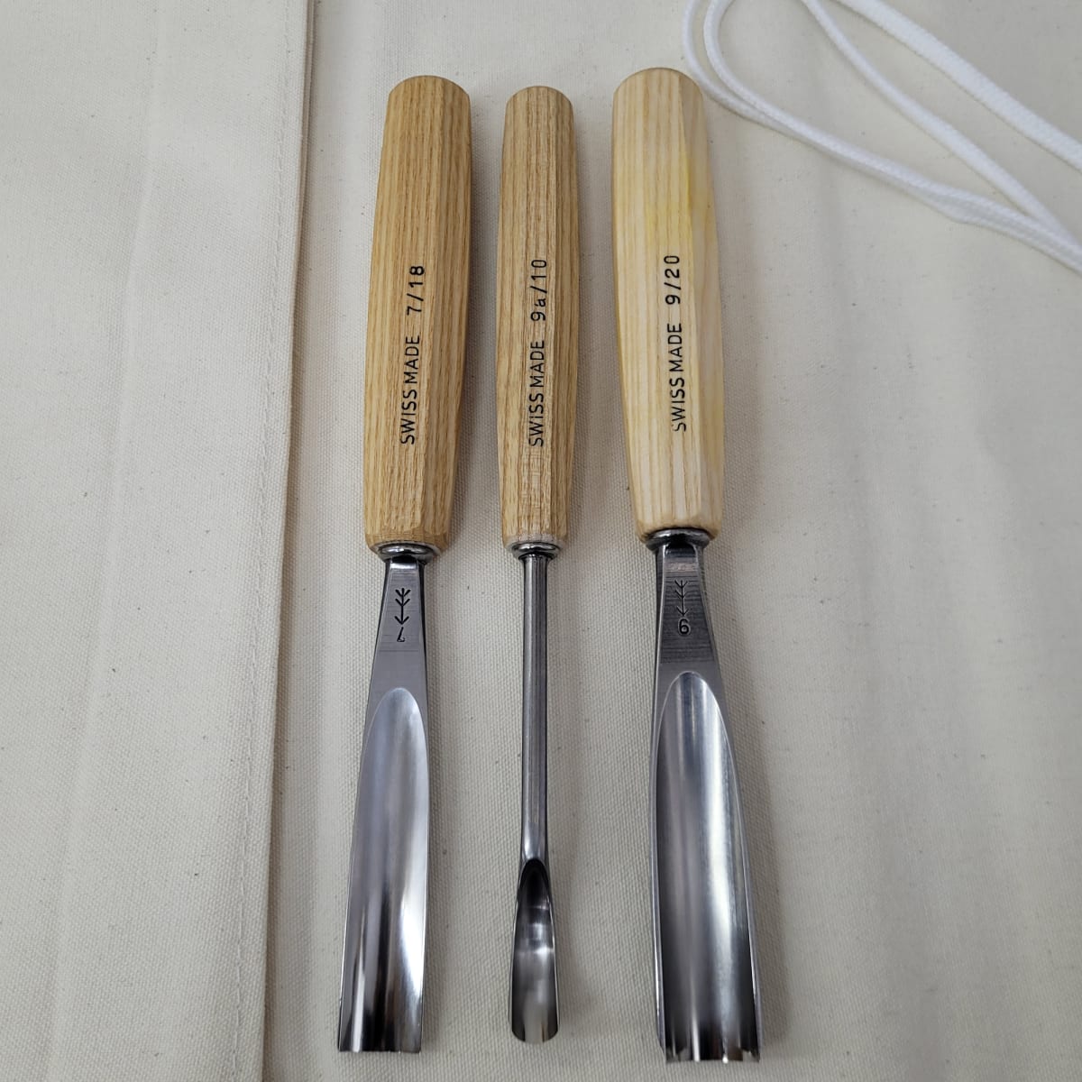 Pack de 2 Gubias Semicurvas y 1 Gubia Corta Tipo Cuchara Pfeil con Estuche de Lona3
